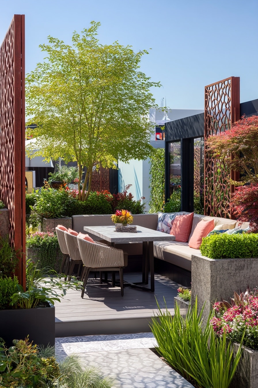6 Small Garden Decoration Ideas for Charming Outdoor Spaces